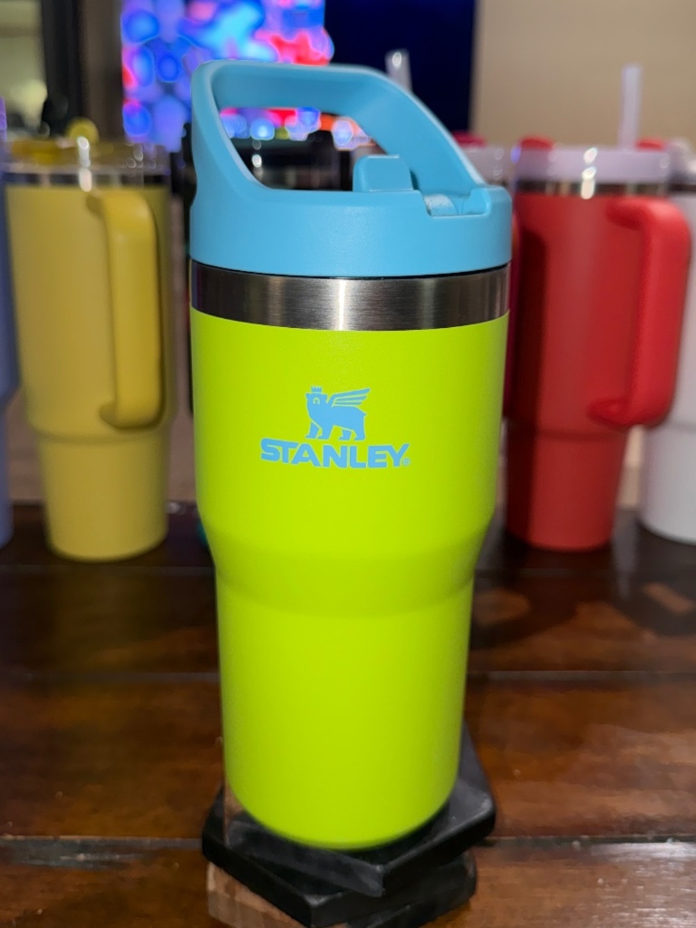 Stanley IceFlow 20oz Bright Lime Blue Flip Straw Tumbler Heat Wave